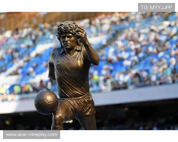 足坛震惊大牌球星疑似当众顺手牵羊偷走比赛用足球