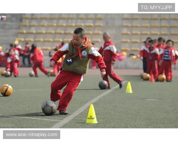 足球天才们的叛逆少年时代：从叛逆到巨星的蜕变之路