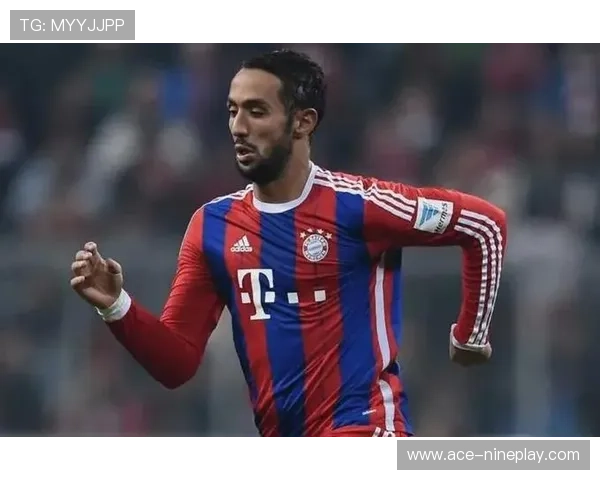 足球场上的无畏守护者：球星后卫的传奇之路与荣耀时刻